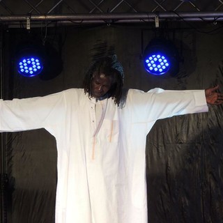 A Finale Ligure lo spettacolo "Gli Invisibili" di Mohamed Ba A Finale Ligure lo spettacolo "Gli Invisibili" di Mohamed Ba