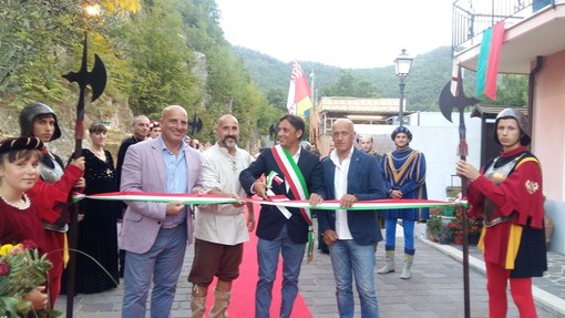 Giustenice: inaugurato il 'red carpet' durante il luglio medievale Giustenice: inaugurato il 'red carpet' durante il luglio medievale