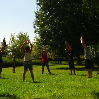 Srotolate i tappetini: oggi, 21 giugno, è la Giornata mondiale dello yoga
