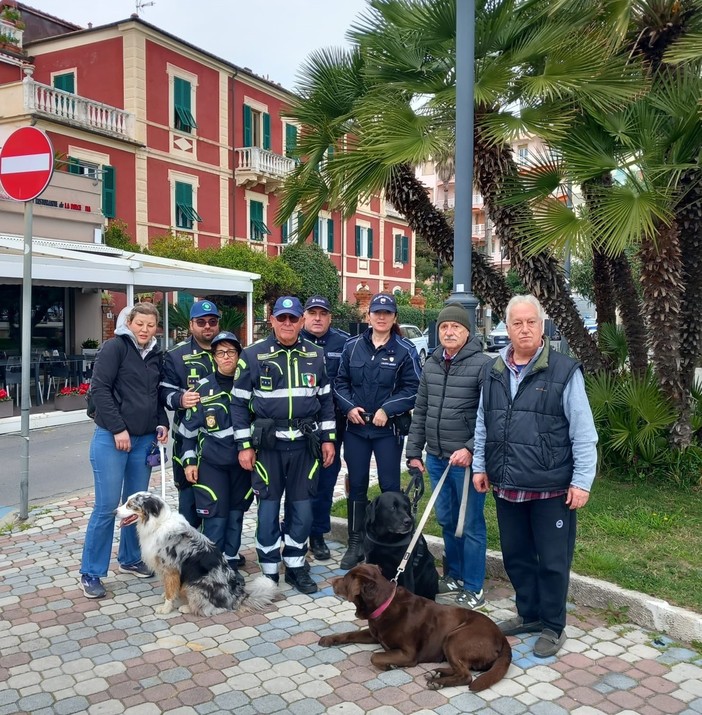 Albenga, deiezioni canine non raccolte: controlli della polizia locale e guardie zoofile