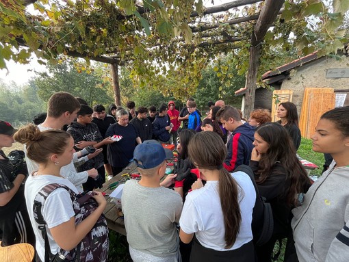 Una giornata di vendemmia per allievi e docenti dell’istituto Isforcoop ETS di Varazze (FOTO) Una giornata di vendemmia per allievi e docenti dell’istituto Isforcoop ETS di Varazze (FOTO)