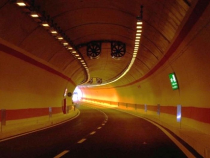 Chiude nuovamente la galleria Fugona sulla SP29: ecco gli orari di stop al transito Chiude nuovamente la galleria Fugona sulla SP29: ecco gli orari di stop al transito