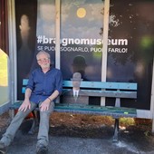 Bragno, l’arredo urbano incontra la creatività: inaugurata la panchina d’autore di Massimo Gariano