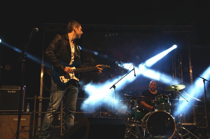 La notte di Ferragosto si infiamma a Vado Ligure con il concerto dei Groove Monkey dedicato al Grande Lucio Battisti La notte di Ferragosto si infiamma a Vado Ligure con il concerto dei Groove Monkey dedicato al Grande Lucio Battisti