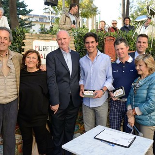 Alassio, le stelle del golf Manassero e Tadini firmano la piastrella del Muretto