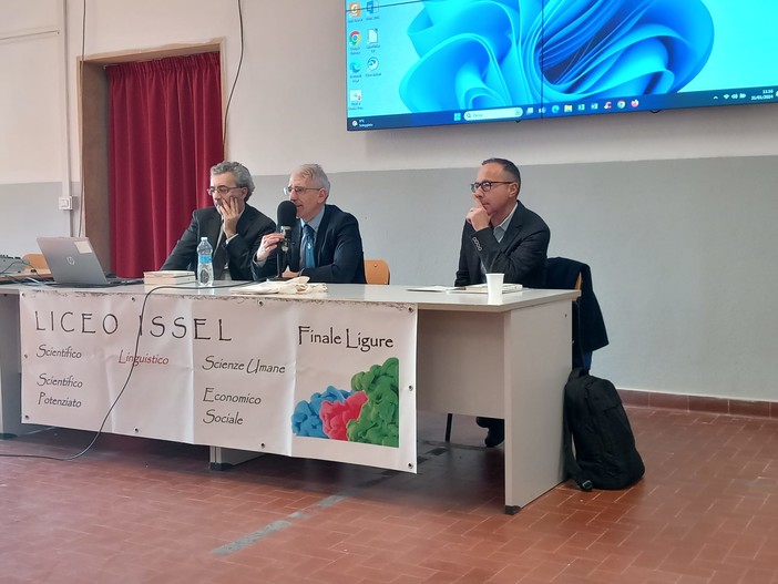 Gioco d'azzardo e criminalità, a Finale la prevenzione è tra i giovani: "L'interazione per contrastare le dipendenze"