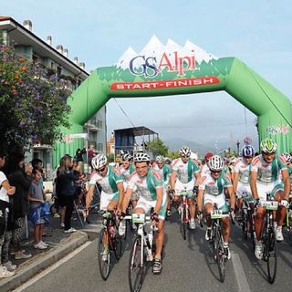 La partenza della precedente edizione della Granfondo Noberasco (ph Play Full)