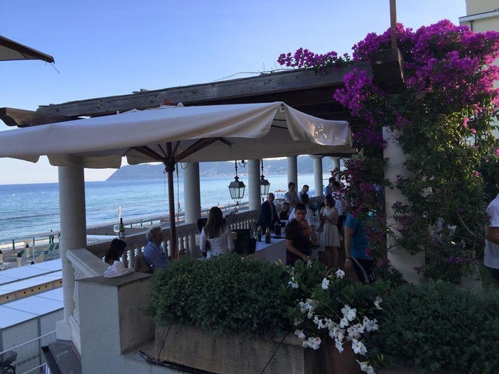 Il nuovo gioiello della riviera di ponente: il Diana Grand Hotel riparte con il restyling per un turismo internazionale Il nuovo gioiello della riviera di ponente: il Diana Grand Hotel riparte con il restyling per un turismo internazionale