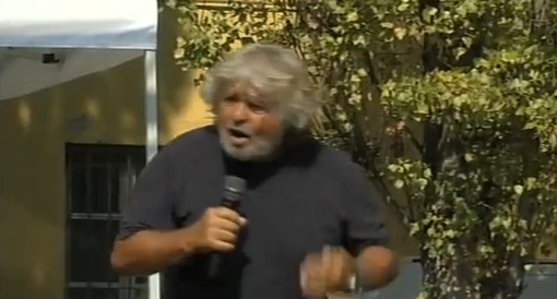 Grillo: serve il reddito minimo da cittadinanza Grillo: serve il reddito minimo da cittadinanza