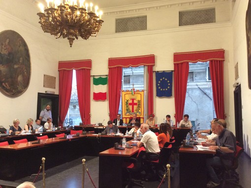 Albenga, giro di vite sul commercio ambulante abusivo e misure in favore dei commercianti Albenga, giro di vite sul commercio ambulante abusivo e misure in favore dei commercianti