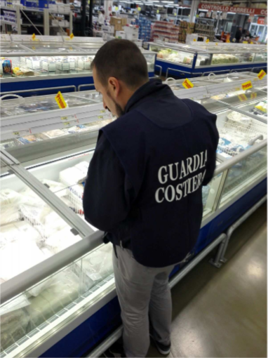 Controlli della Guardia Costiera sulla pesca e il commercio del pesce, sanzioni a pescherie e ristoranti etnici