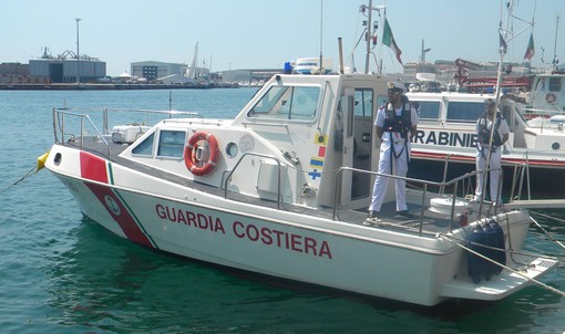 Albissola Marina: scatta l'allarme per incendio in mare, ma era solo una esercitazione della guardia costiera