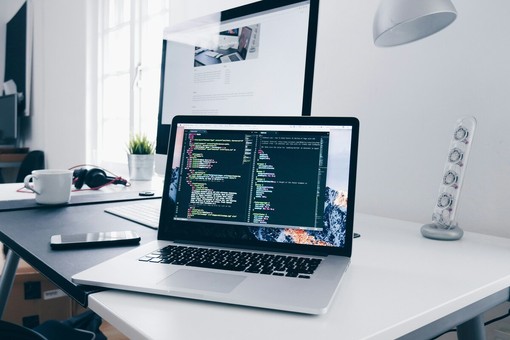 Documenti sparsi tra PC, email e cloud: come creare un archivio aziendale centralizzato Documenti sparsi tra PC, email e cloud: come creare un archivio aziendale centralizzato