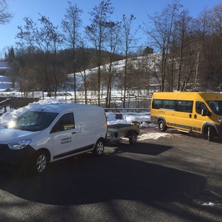 Giusvalla completa il proprio parco mezzi: acquistati uno scuolabus e un furgone (FOTO)