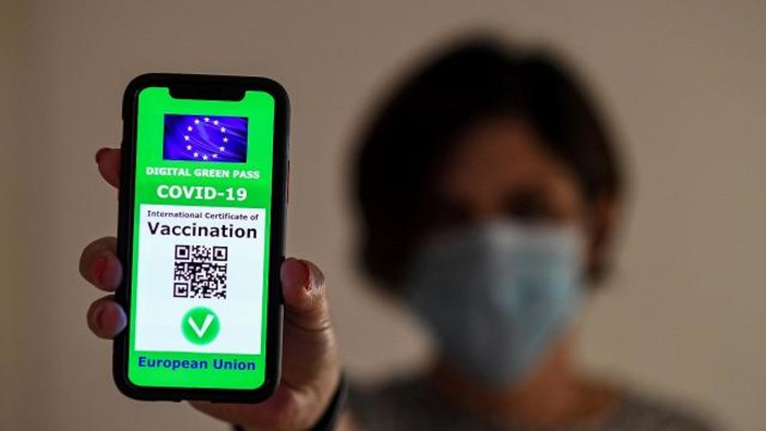 Green pass falsi a 100 euro, su Telegram la truffa della carta verde per chi non si vuole vaccinare Green pass falsi a 100 euro, su Telegram la truffa della carta verde per chi non si vuole vaccinare