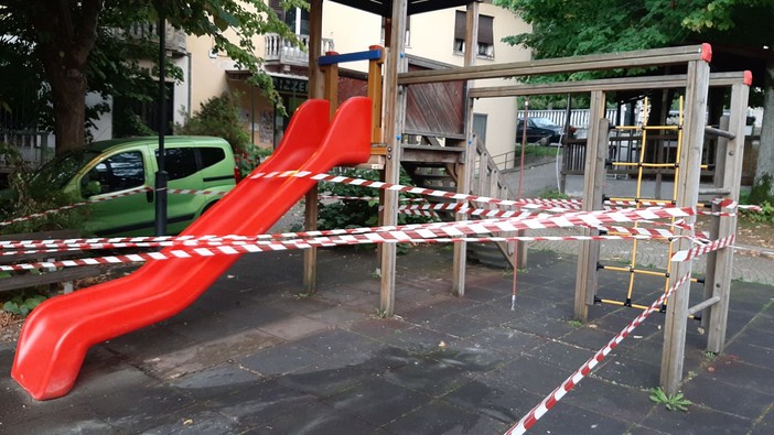 Dego, l'Avis restaura i giochi per bambini in piazza del Monumento (FOTO) Dego, l'Avis restaura i giochi per bambini in piazza del Monumento (FOTO)