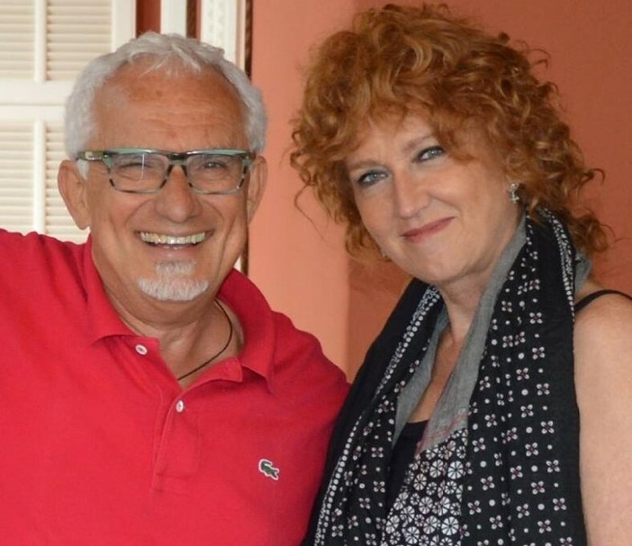 Pietra Ligure, le "parole-viaggio" di Gino Rapa in piazza Vittorio Emanuele II Pietra Ligure, le "parole-viaggio" di Gino Rapa in piazza Vittorio Emanuele II