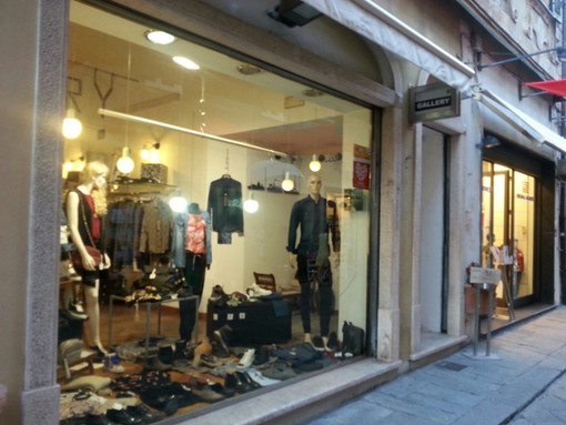 Finale Ligure, ladri in azione nei negozi del centro