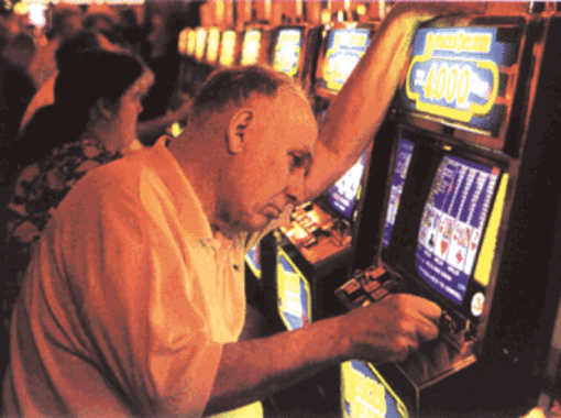 Entro maggio stop a slot e videopoker nei cosiddetti luoghi sensibili, Astro: "Chiusura delle aziende sicura"