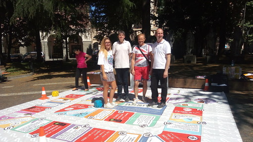 Savona, Confconsumatori sensibilizza le persone con il maxi gioco dell’oca sui diritti Savona, Confconsumatori sensibilizza le persone con il maxi gioco dell’oca sui diritti
