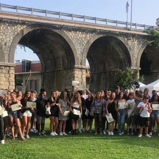 Andora, il saluto dell’amministrazione ai ragazzi che hanno terminato il ciclo della scuole medie Andora, il saluto dell’amministrazione ai ragazzi che hanno terminato il ciclo della scuole medie