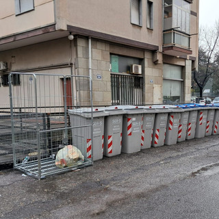 Raccolta rifiuti a Savona, in alcuni spazi ecco le “gabbie” anti-vento per i sacchi di plastica Raccolta rifiuti a Savona, in alcuni spazi ecco le “gabbie” anti-vento per i sacchi di plastica