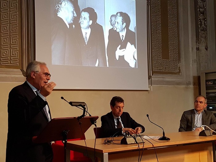 Chi ha ucciso Aldo Moro? L'On. Grassi lo spiega ai ragazzi del Liceo Chi ha ucciso Aldo Moro? L'On. Grassi lo spiega ai ragazzi del Liceo