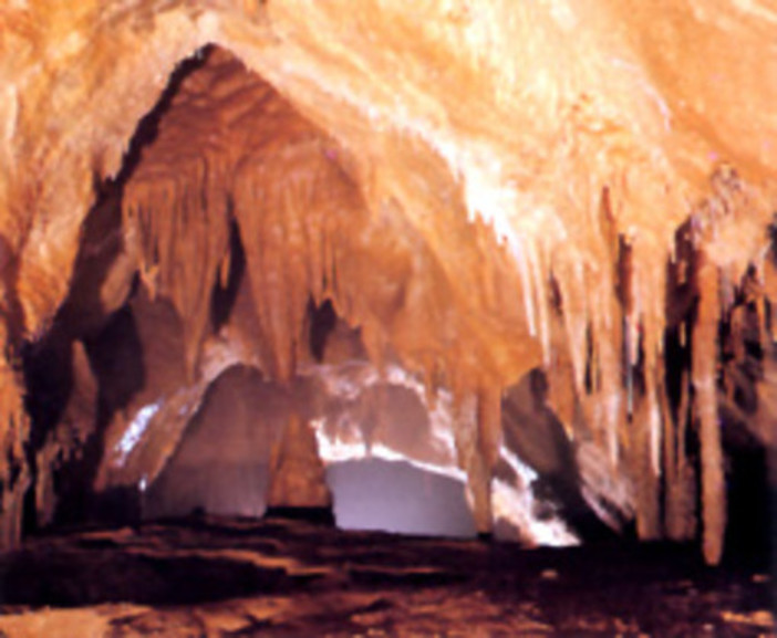 Questa sera l'appuntamento con "L'inferno di Dante nelle grotte di Toirano" Questa sera l'appuntamento con "L'inferno di Dante nelle grotte di Toirano"