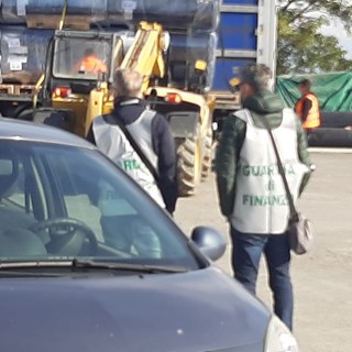 Vado Ligure, la Finanza sequestra alcune aree all'interno delle discariche "Boscaccio" e "Bossarino"