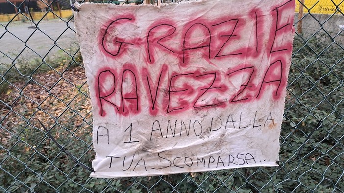 "Grazie Ravezza a 1 anno dalla tua scomparsa", a 365 giorni dalla chiusura del campo non si placa la protesta dei bambini