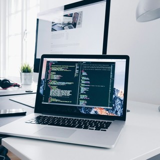 Documenti sparsi tra PC, email e cloud: come creare un archivio aziendale centralizzato