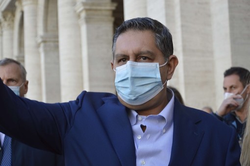 Covid, Toti: "Avanti tutta con la campagna vaccinale, entro venerdì prenotazioni per tutti i liguri vaccinabili"