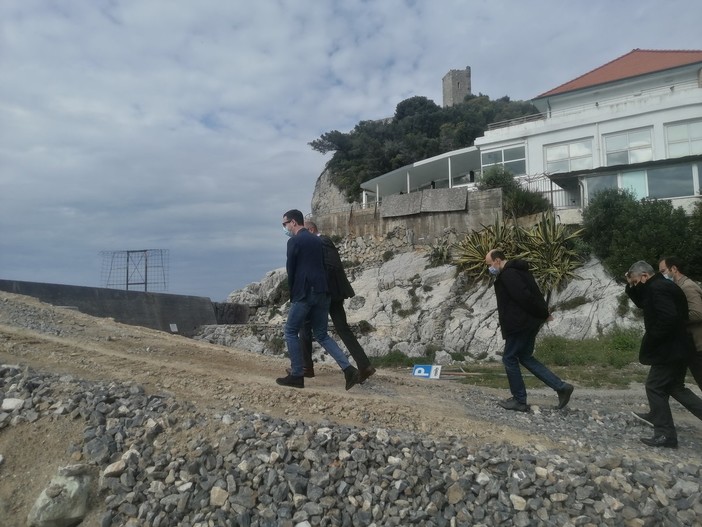 Finale, l'assessore Giampedrone: "Aumentare la resilienza del territorio per una maggiore capacità turistica" (FOTO e VIDEO) Finale, l'assessore Giampedrone: "Aumentare la resilienza del territorio per una maggiore capacità turistica" (FOTO e VIDEO)