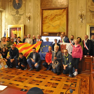 Finale, siglato ufficialmente il gemellaggio con la città francese di Saint-Victoret (FOTO)