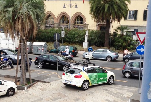 L'auto di Google Maps presso la Darsena di Savona