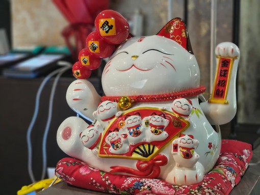 Il 29 settembre è il Maneki Neko Day, letteralmente il gatto che chiama