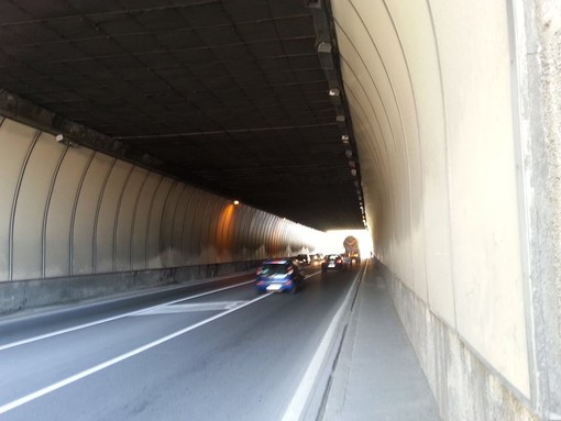 Illuminazione scarsa nella galleria Valloria, il vice sindaco Di Tullio scrive all'assessore alle infrastrutture Raffaella Paita Illuminazione scarsa nella galleria Valloria, il vice sindaco Di Tullio scrive all'assessore alle infrastrutture Raffaella Paita