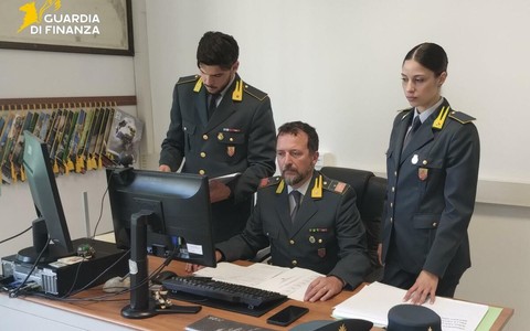 Stretta della Finanza sulle partite IVA "apri e chiudi": scoperti 64 operatori irregolari