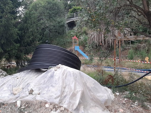 Celle, non solo il cantiere sull'Aurelia crea polemiche: i cellesi si scagliano sull'incuria dei giardini Mezzano (FOTO) Celle, non solo il cantiere sull'Aurelia crea polemiche: i cellesi si scagliano sull'incuria dei giardini Mezzano (FOTO)