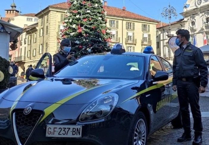Operazione "Dura Labor": le fiamme gialle sventano un giro di bengalesi "schiavi" nella costruzione di yacht di lusso a La Spezia, Savona, Ancona e Carrara