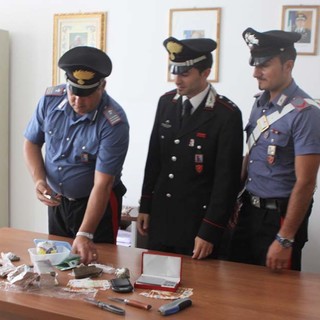 Alassio: hashish e "maria" nascosti in camera, un arresto