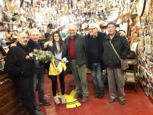 Albenga, la judoka Giulia Ghiglione sul muretto di "E ghe mettu a firma!"