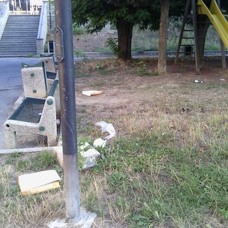 Cengio, insudiciati nella notte i giardinetti in località Genepro (FOTO)