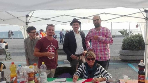 Albisola, il circolo Pd organizza l'asta benefica "CerAmica e non solo": esposte 8 opere di artisti del territorio Albisola, il circolo Pd organizza l'asta benefica "CerAmica e non solo": esposte 8 opere di artisti del territorio