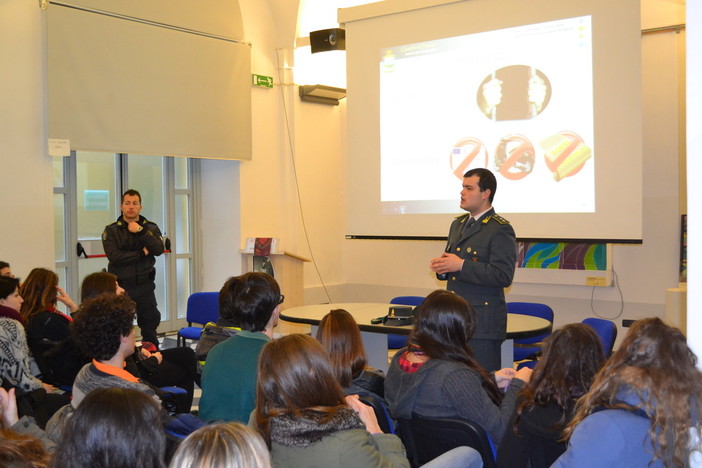 "A scuola con la Guardia di Finanza": conclusi gli incontri con gli studenti della provincia di Savona nell’ambito del progetto "Educazione alla legalità economica"
