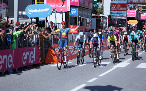 Giro d'Italia, ad Andora successo italiano: vince Jonathan Milan (FOTO)
