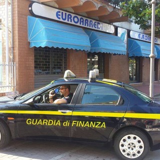 Albenga:  Guardia di Finanza  e Carabinieri sequestrano  l’intero patrimonio di un  “truffatore seriale”, il titolare di Euro Arredi