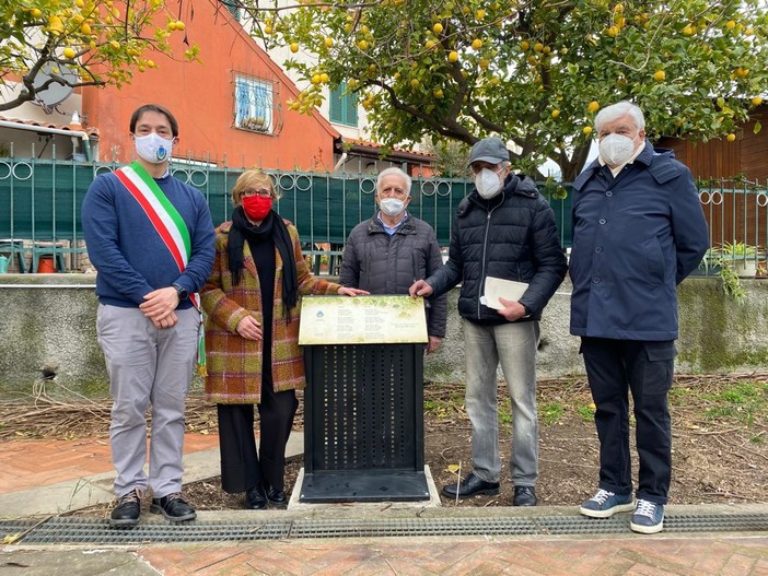 Giuliano Meirana con l'Amministrazione comunale di Spotorno Giuliano Meirana con l'Amministrazione comunale di Spotorno