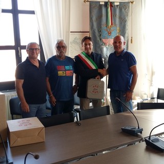 Consegnato un defibrillatore al Comune di Giustenice