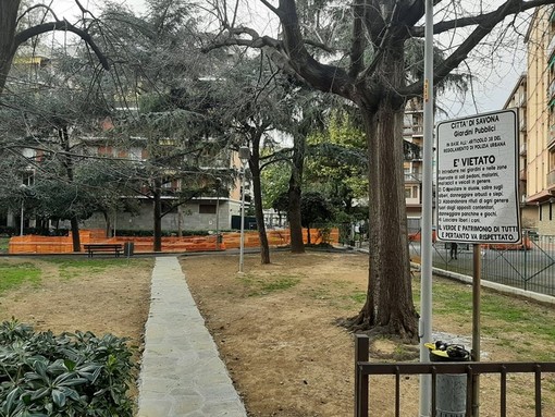 Savona, il sindaco firma la proroga dell'ordinanza di divieto di stazionamento nei giardini di piazza Maestri dell'Artigianato